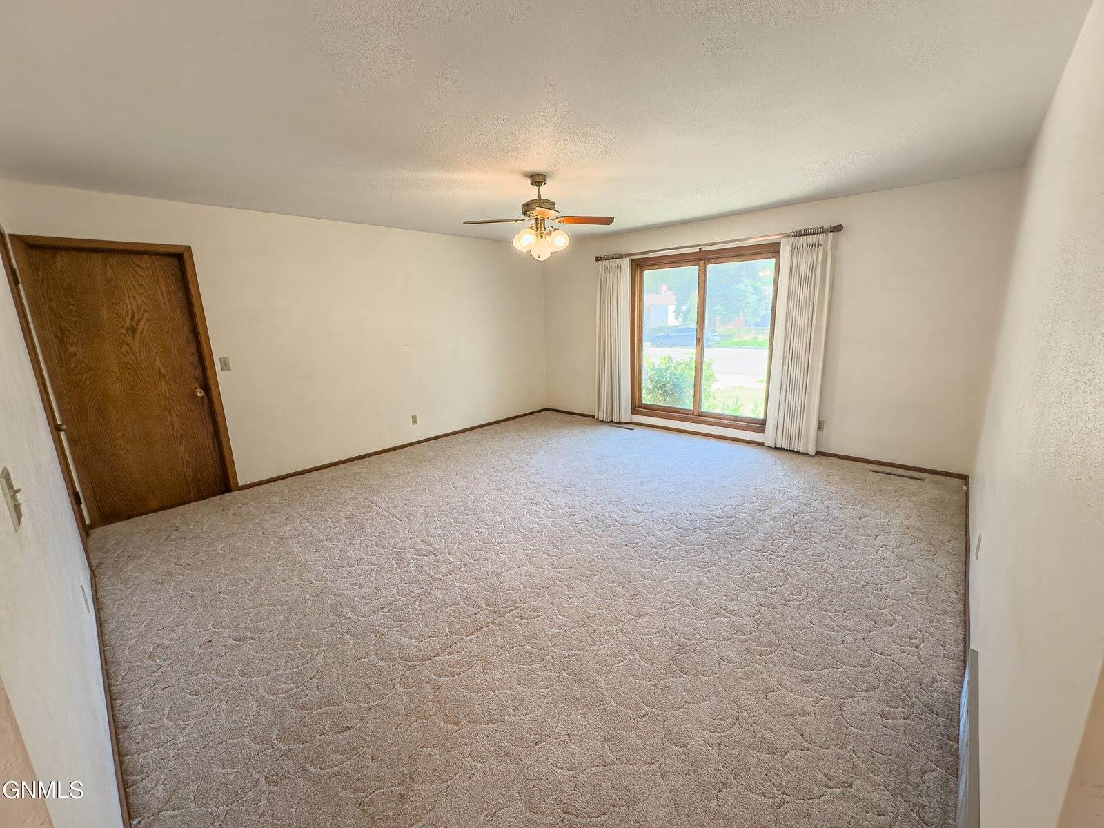 1805 2nd Avenue East, Williston, ND 58801