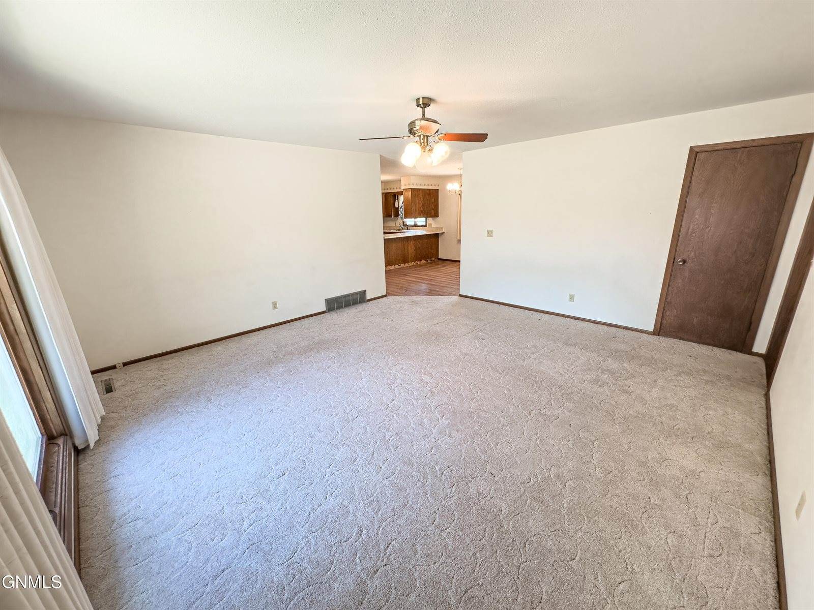 1805 2nd Avenue East, Williston, ND 58801