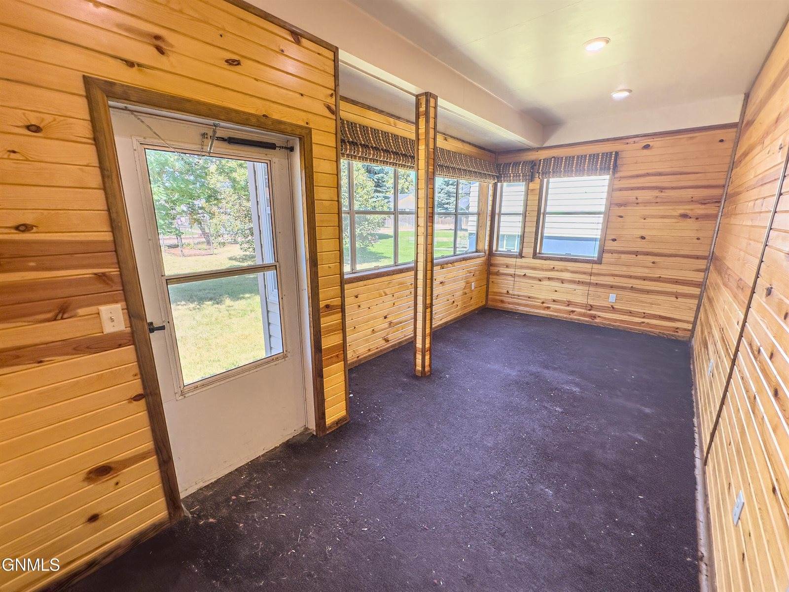 1805 2nd Avenue East, Williston, ND 58801