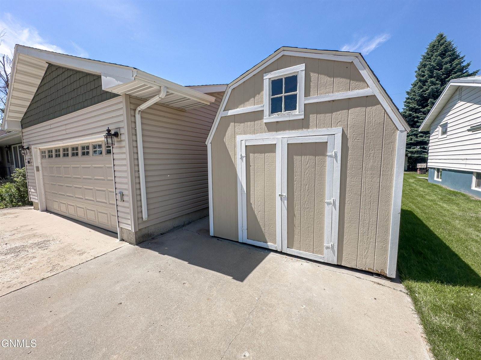 1805 2nd Avenue East, Williston, ND 58801