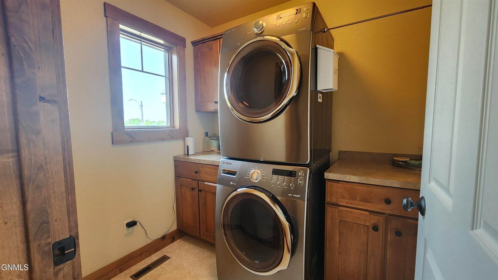 518 Medora Avenue, Bismarck, ND 58503