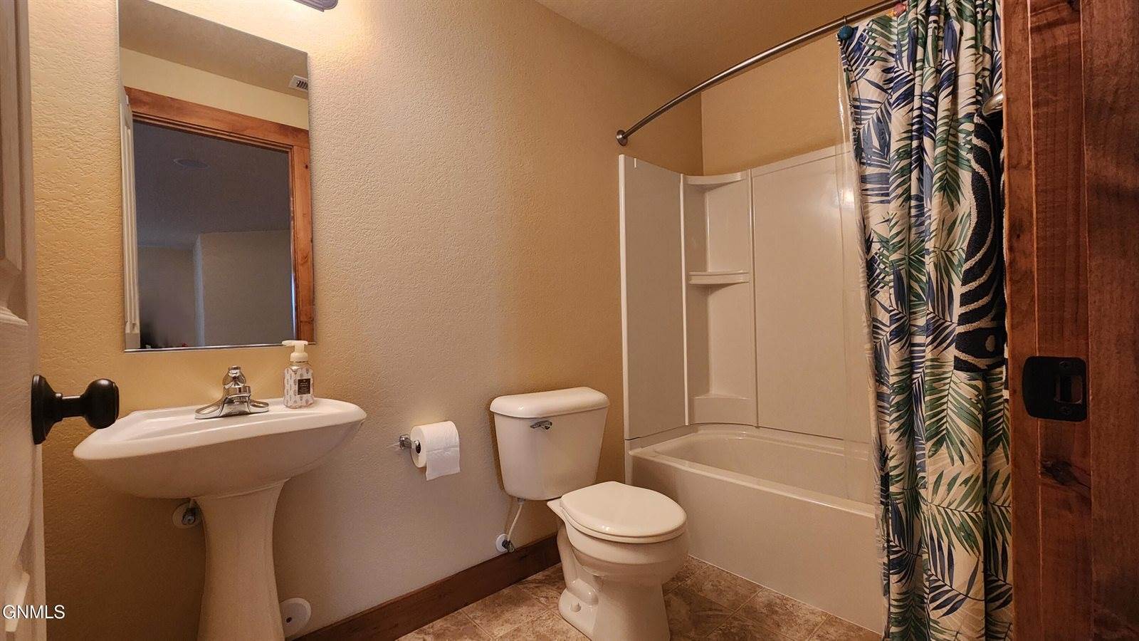 518 Medora Avenue, Bismarck, ND 58503