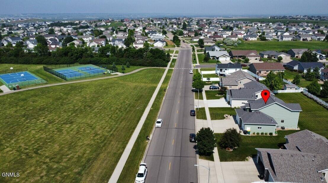 518 Medora Avenue, Bismarck, ND 58503