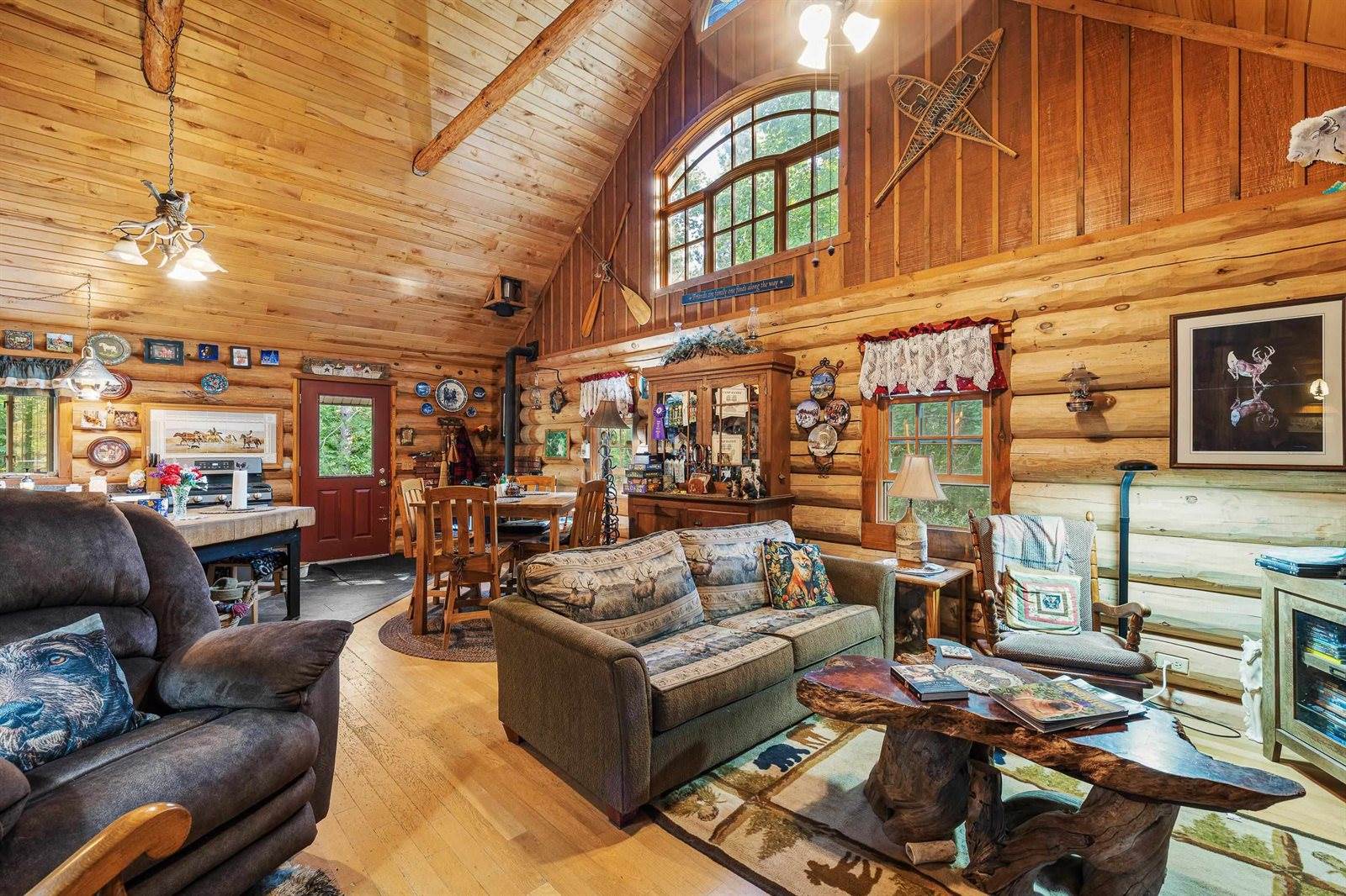 N11875 County Road P, Iola, WI 54945