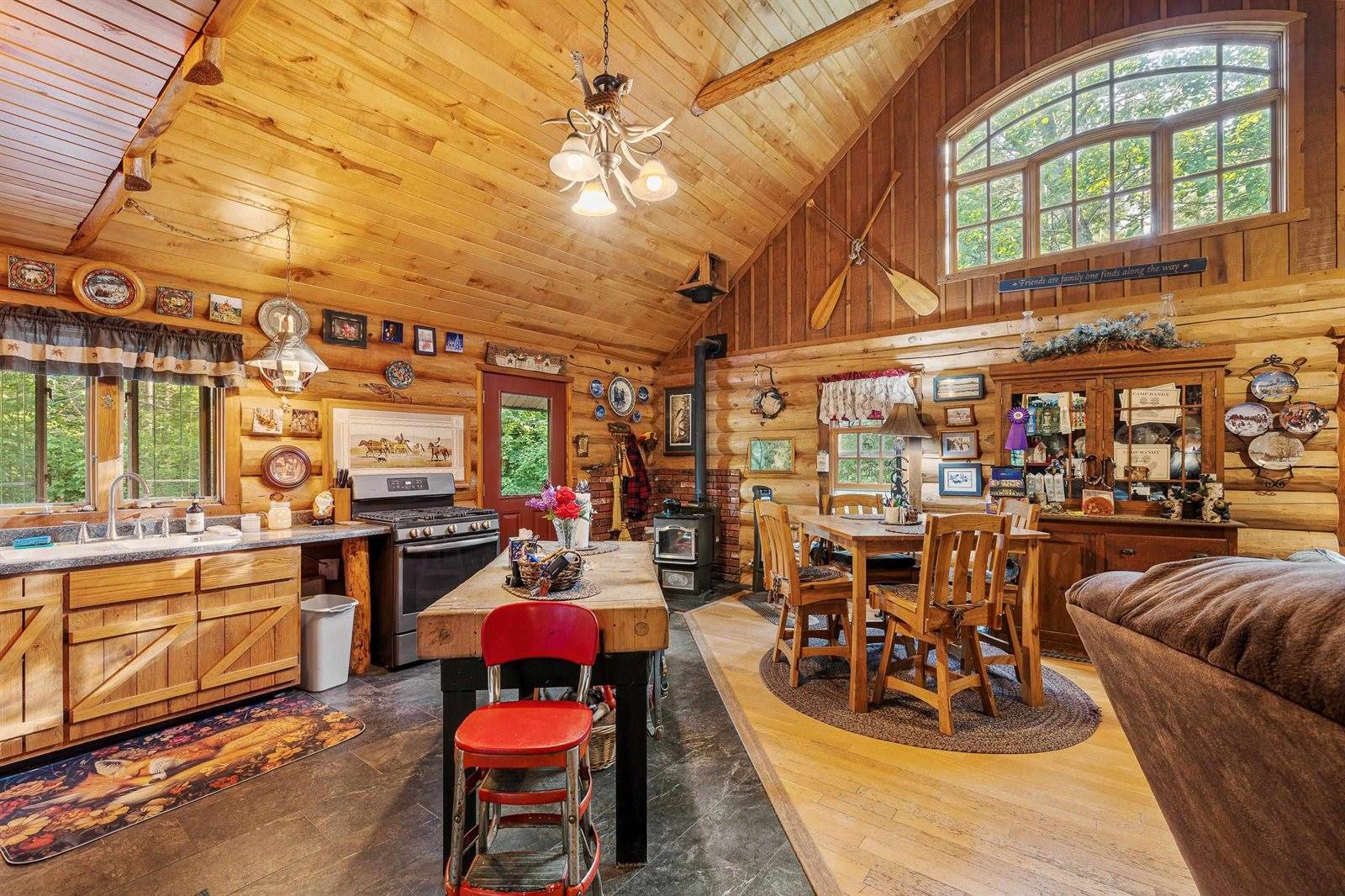 N11875 County Road P, Iola, WI 54945