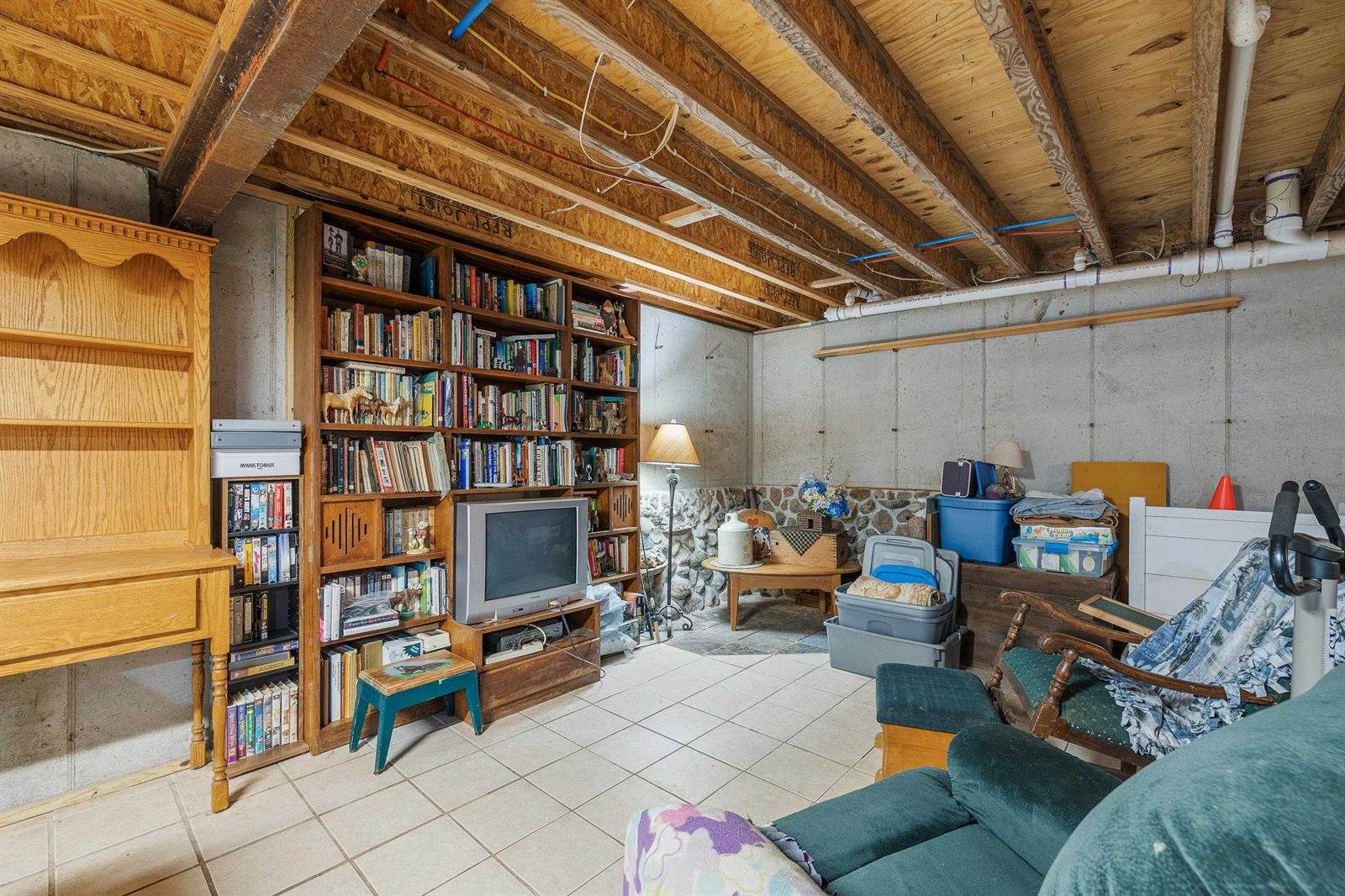 N11875 County Road P, Iola, WI 54945