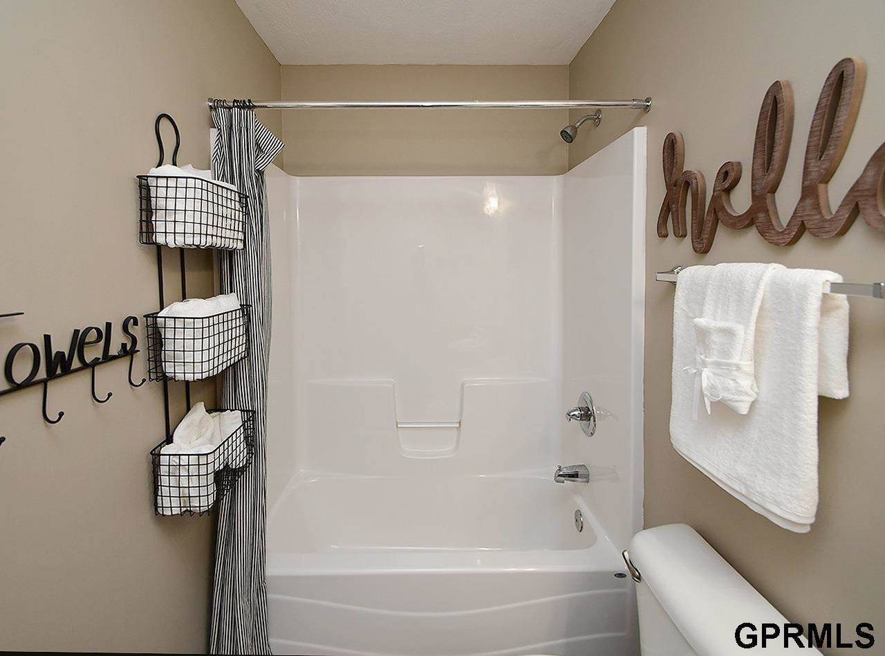 14602 Gilder Avenue, Bennington, NE 68007