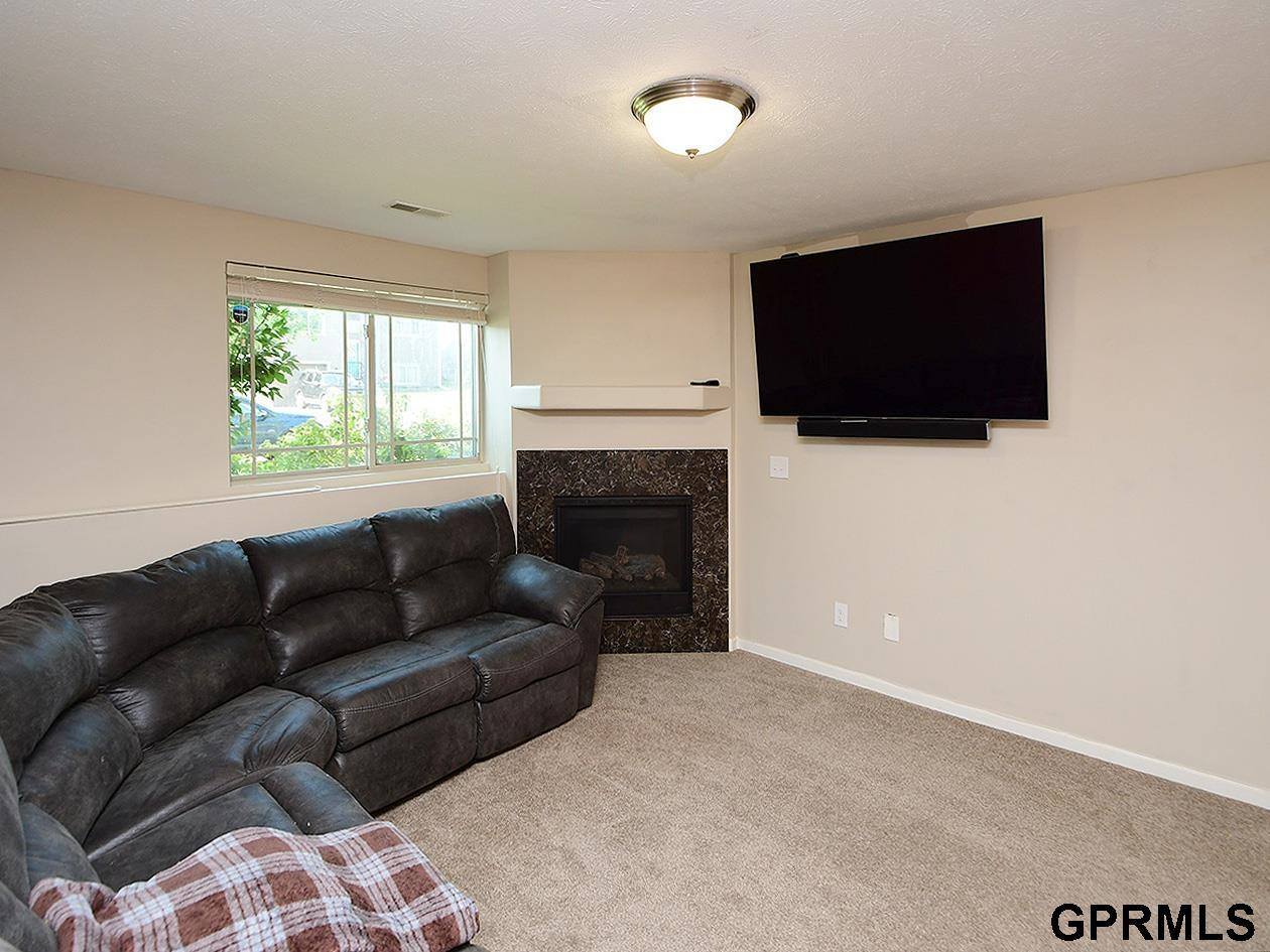 14602 Gilder Avenue, Bennington, NE 68007