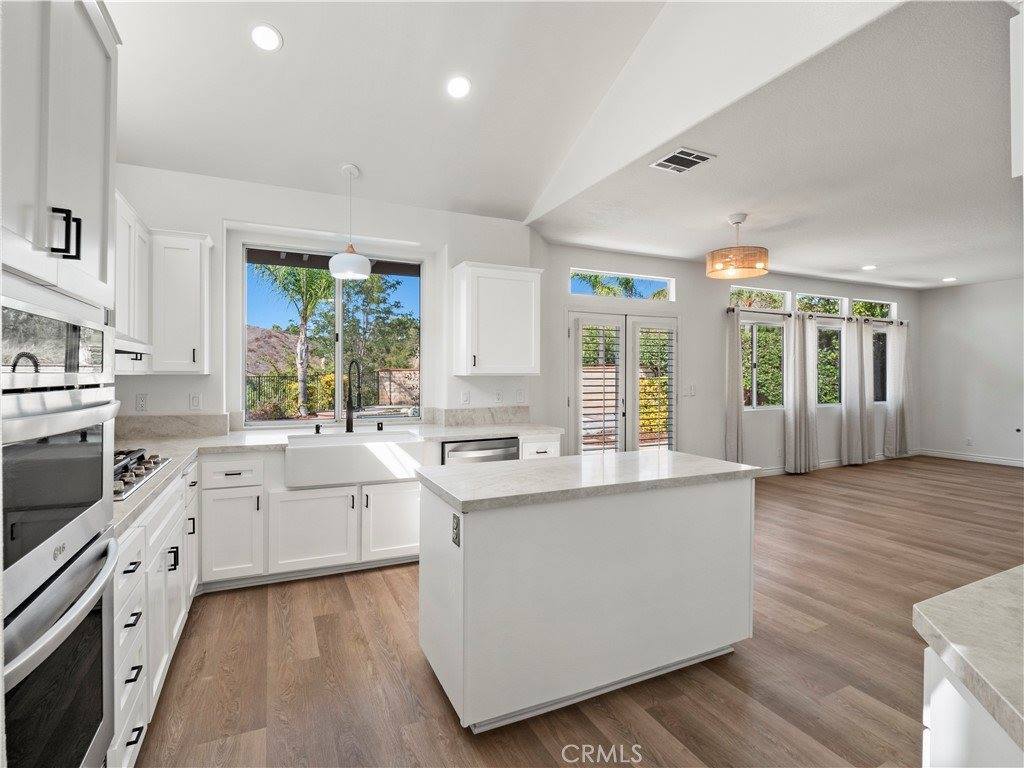 22325 Mandarin Lane, Saugus, CA 91390