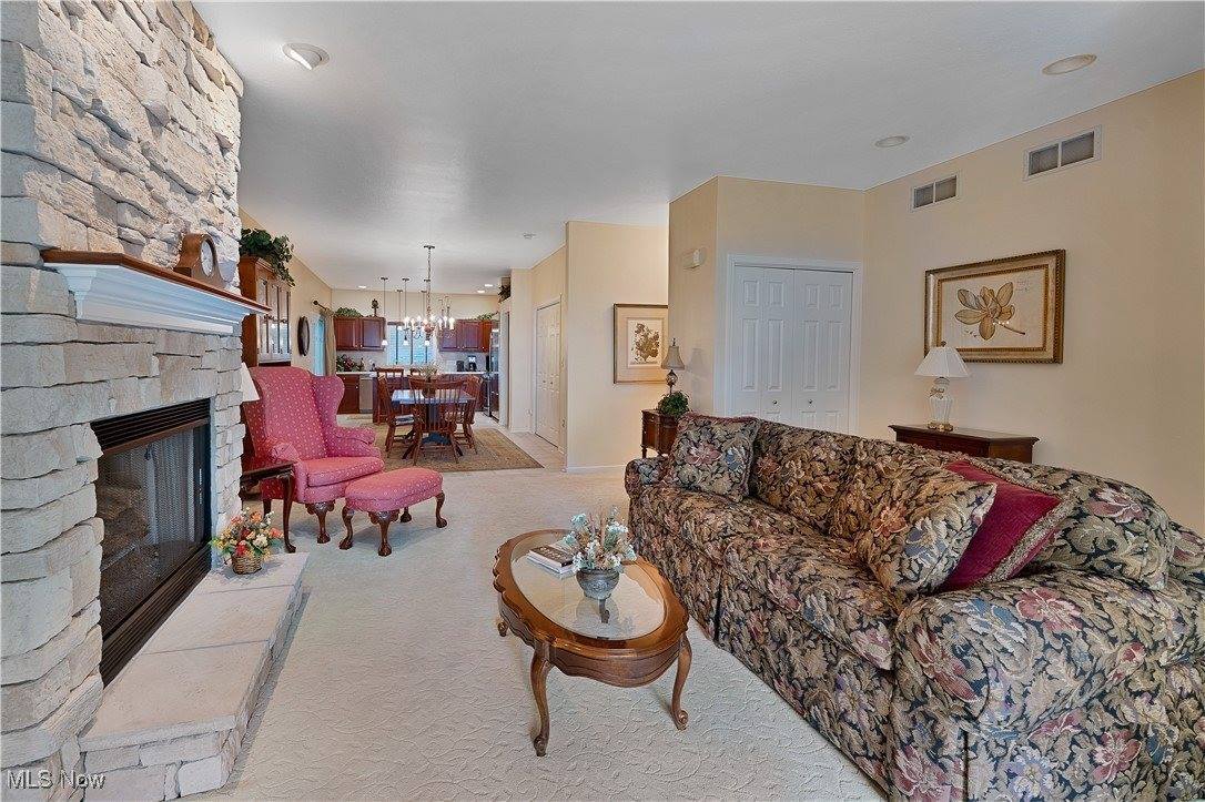 8 Hedgerow Place, New Middletown, OH 44442