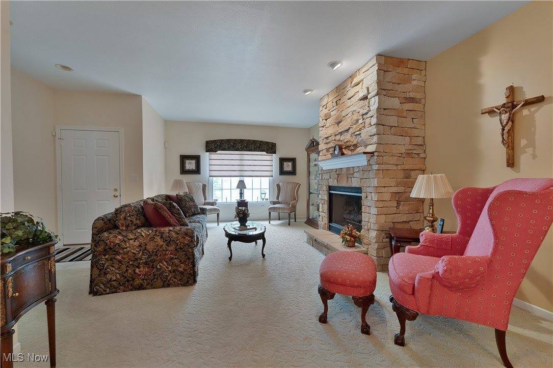 8 Hedgerow Place, New Middletown, OH 44442