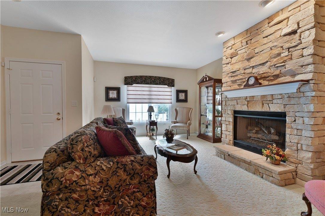 8 Hedgerow Place, New Middletown, OH 44442