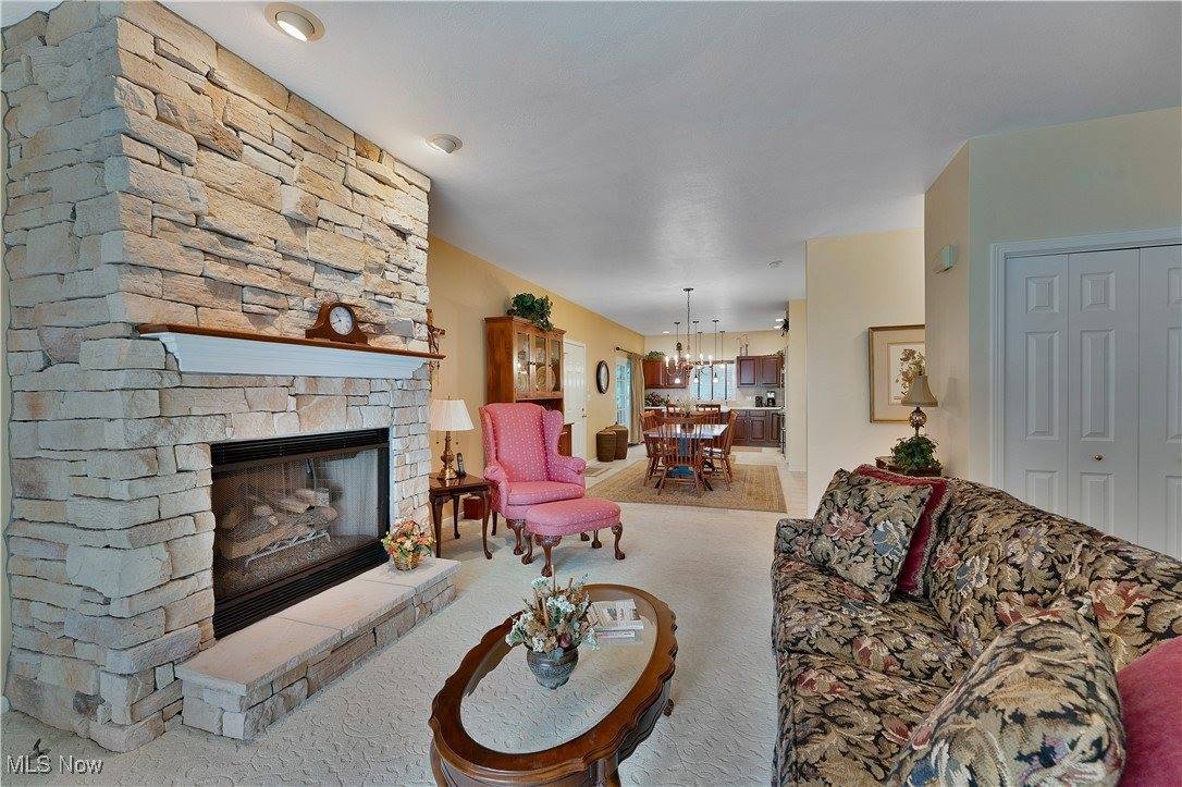 8 Hedgerow Place, New Middletown, OH 44442