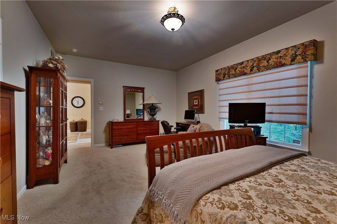 8 Hedgerow Place, New Middletown, OH 44442