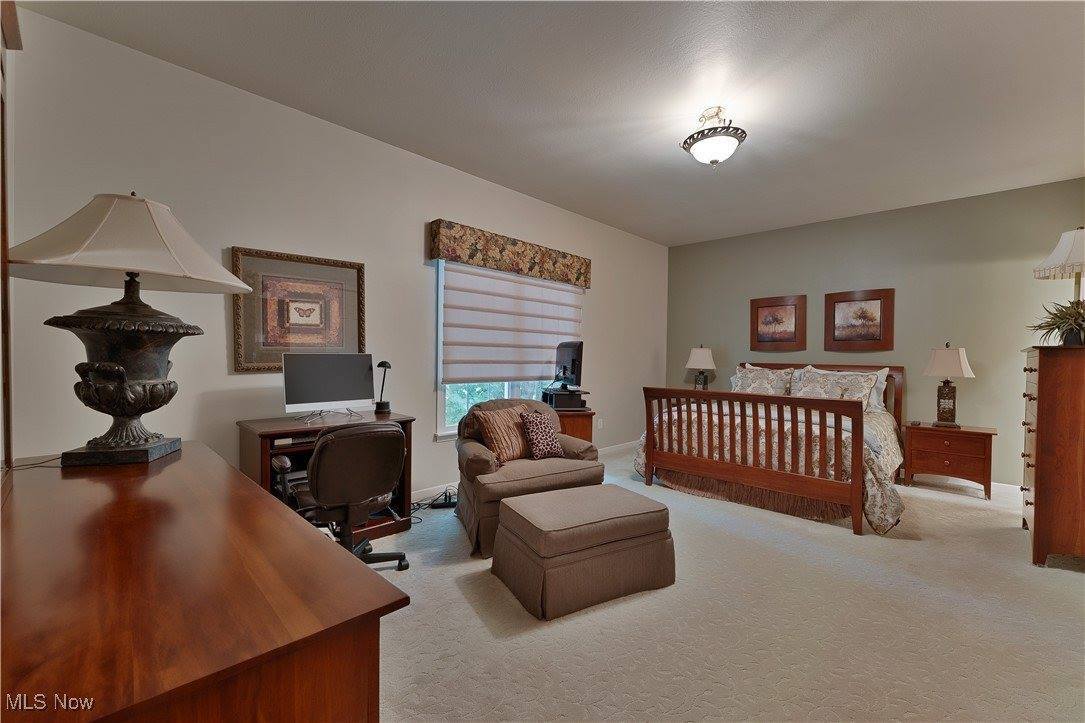 8 Hedgerow Place, New Middletown, OH 44442