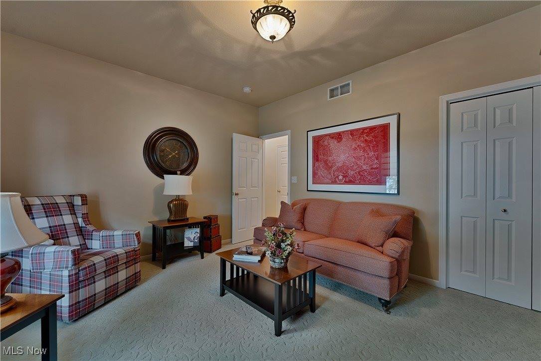 8 Hedgerow Place, New Middletown, OH 44442