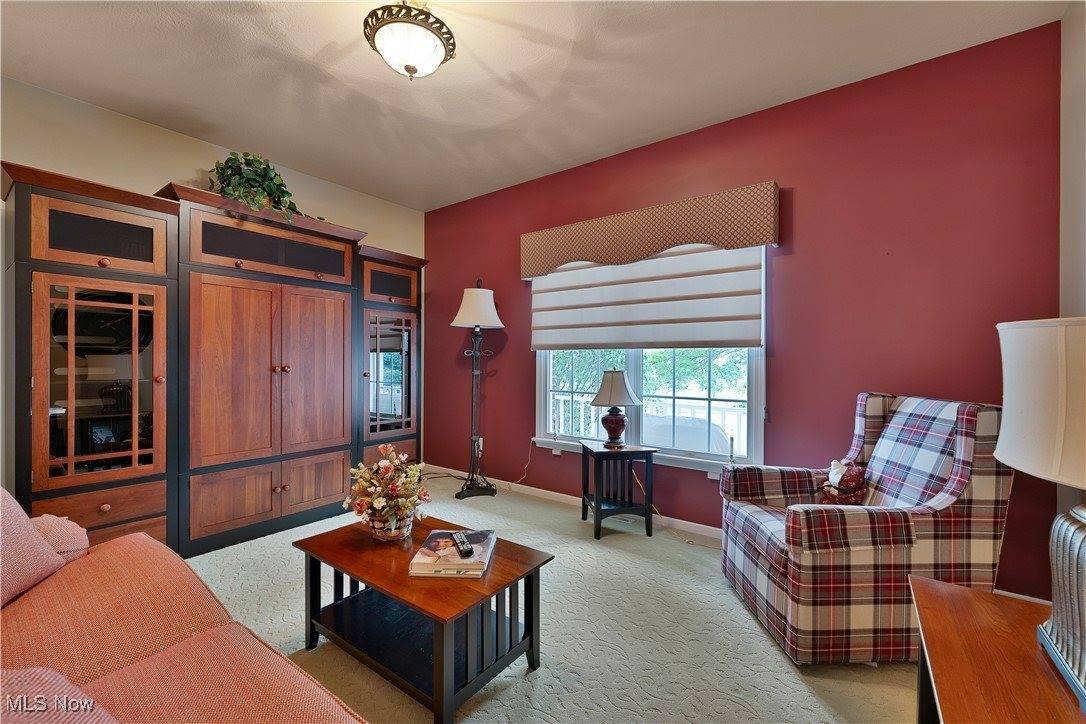 8 Hedgerow Place, New Middletown, OH 44442