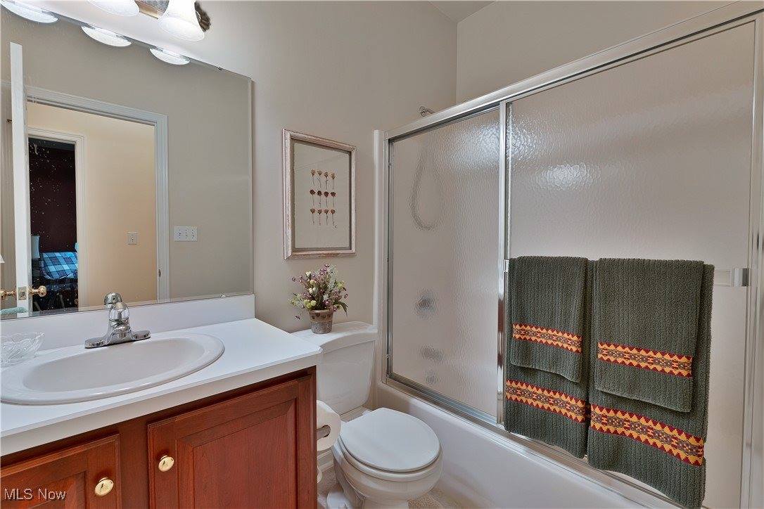 8 Hedgerow Place, New Middletown, OH 44442