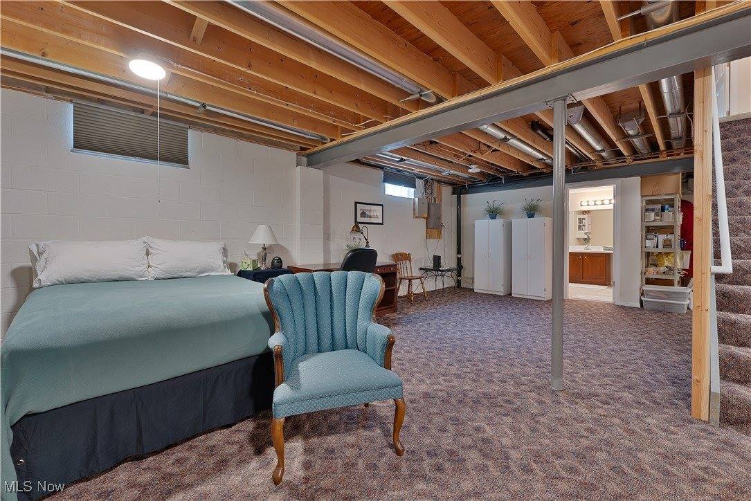 8 Hedgerow Place, New Middletown, OH 44442