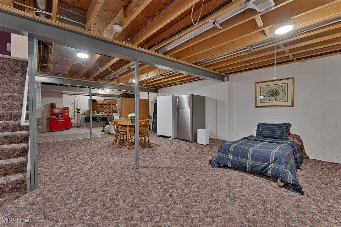 8 Hedgerow Place, New Middletown, OH 44442