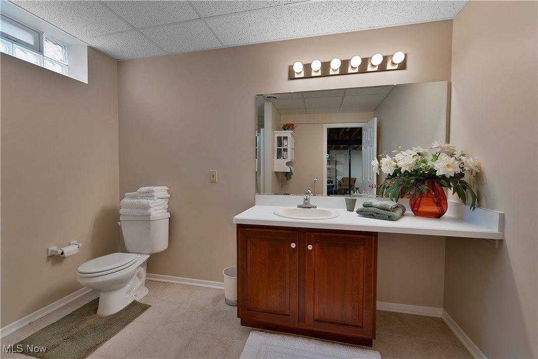 8 Hedgerow Place, New Middletown, OH 44442