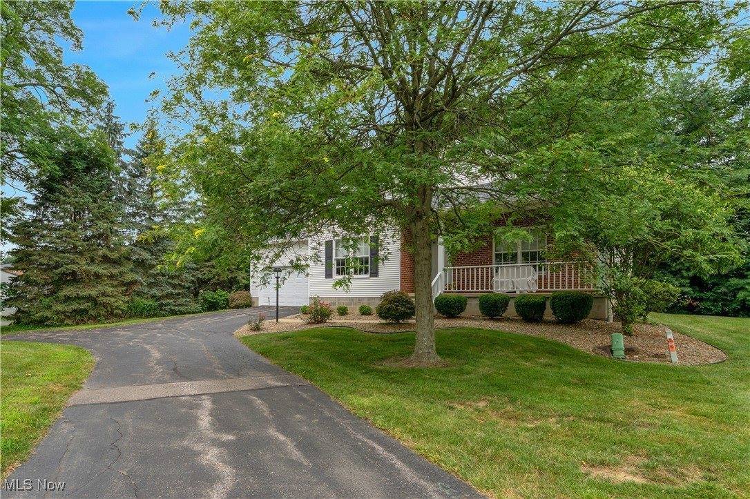 8 Hedgerow Place, New Middletown, OH 44442