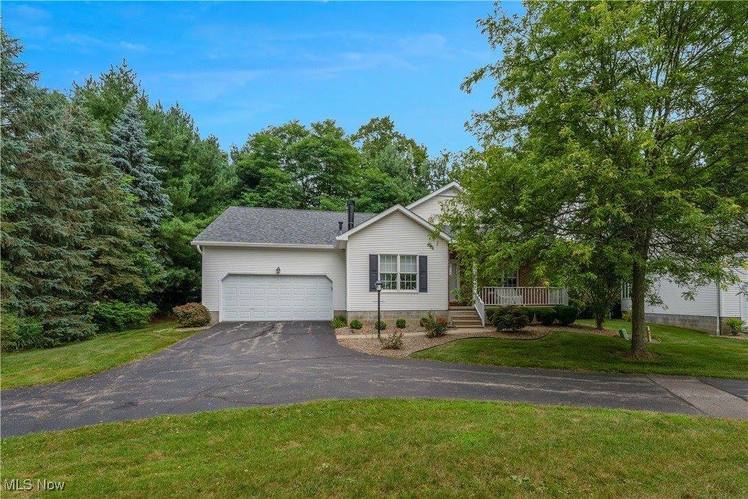 8 Hedgerow Place, New Middletown, OH 44442