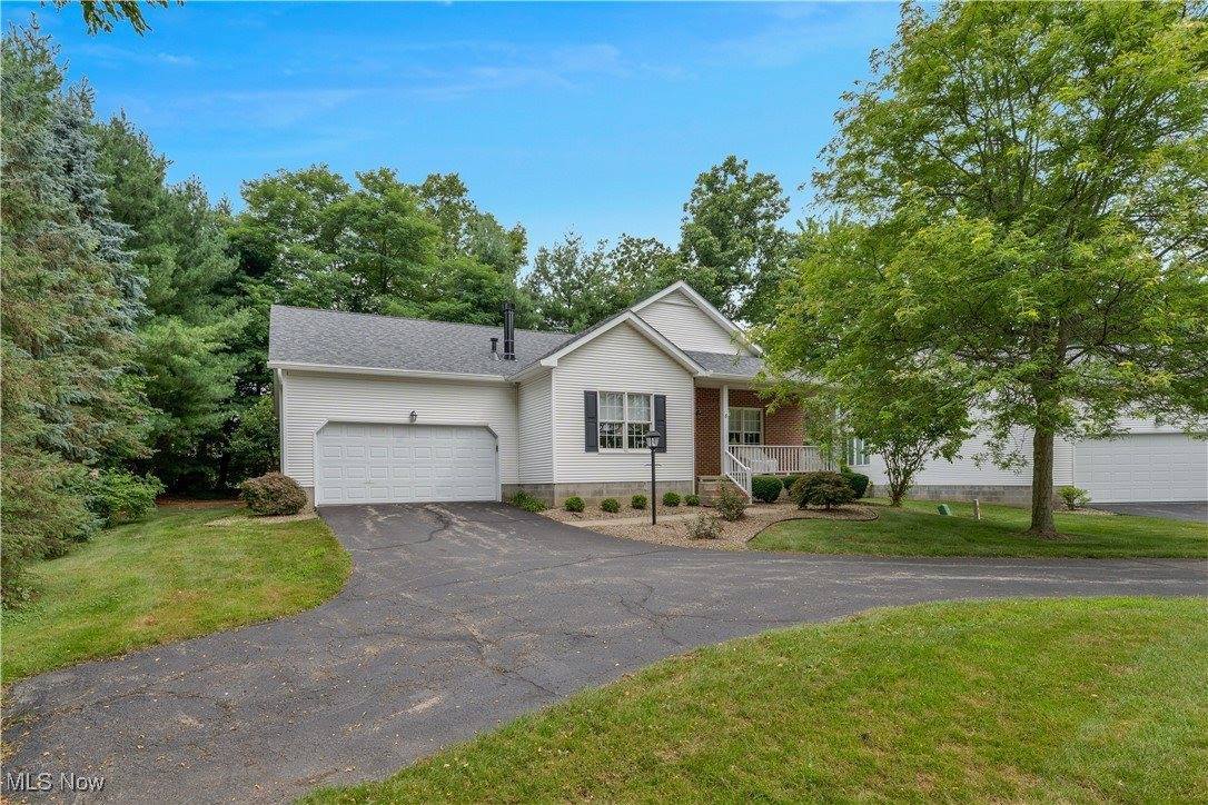 8 Hedgerow Place, New Middletown, OH 44442