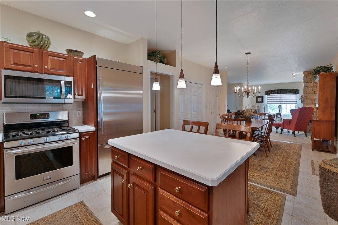 8 Hedgerow Place, New Middletown, OH 44442