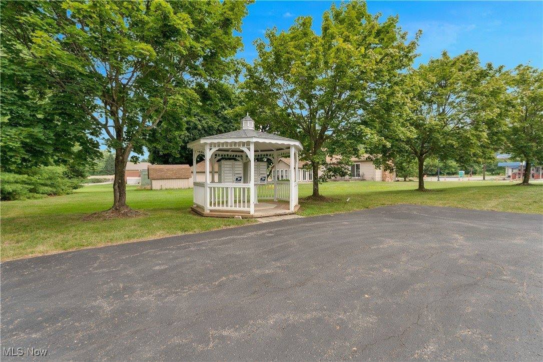 8 Hedgerow Place, New Middletown, OH 44442