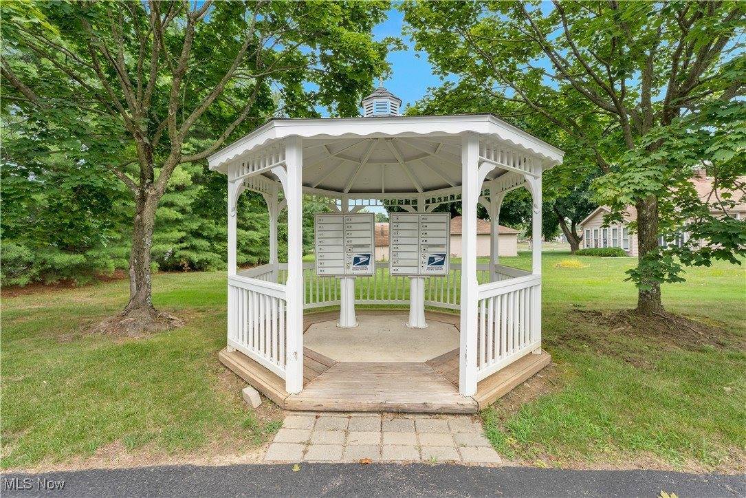 8 Hedgerow Place, New Middletown, OH 44442