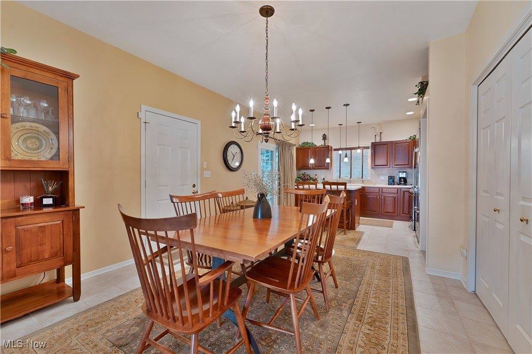 8 Hedgerow Place, New Middletown, OH 44442