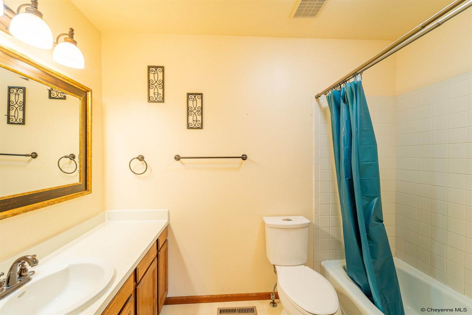 2407 East 16TH St, Cheyenne, WY 82001