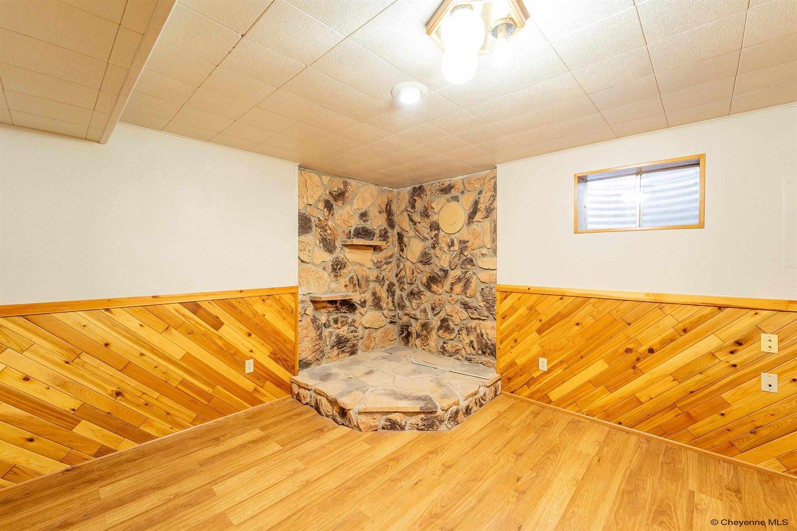 2407 East 16TH St, Cheyenne, WY 82001