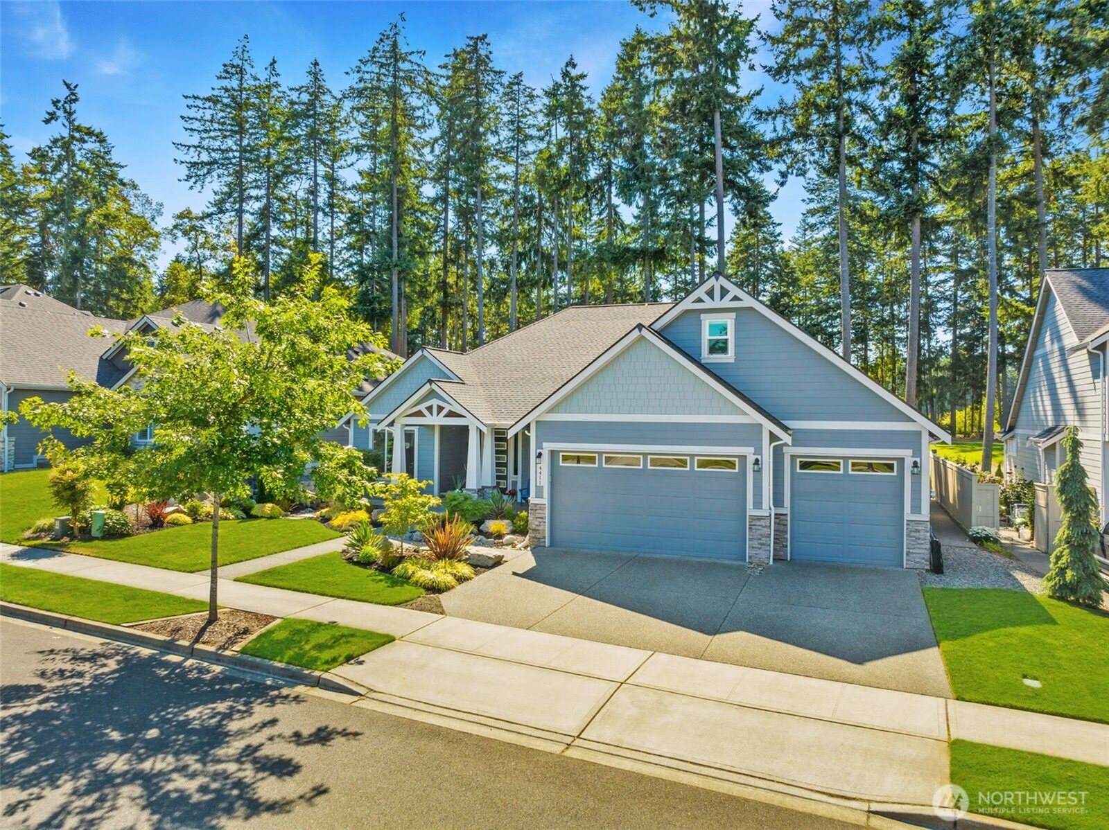 4411 Caddyshack Drive NE, Lacey, WA 98516