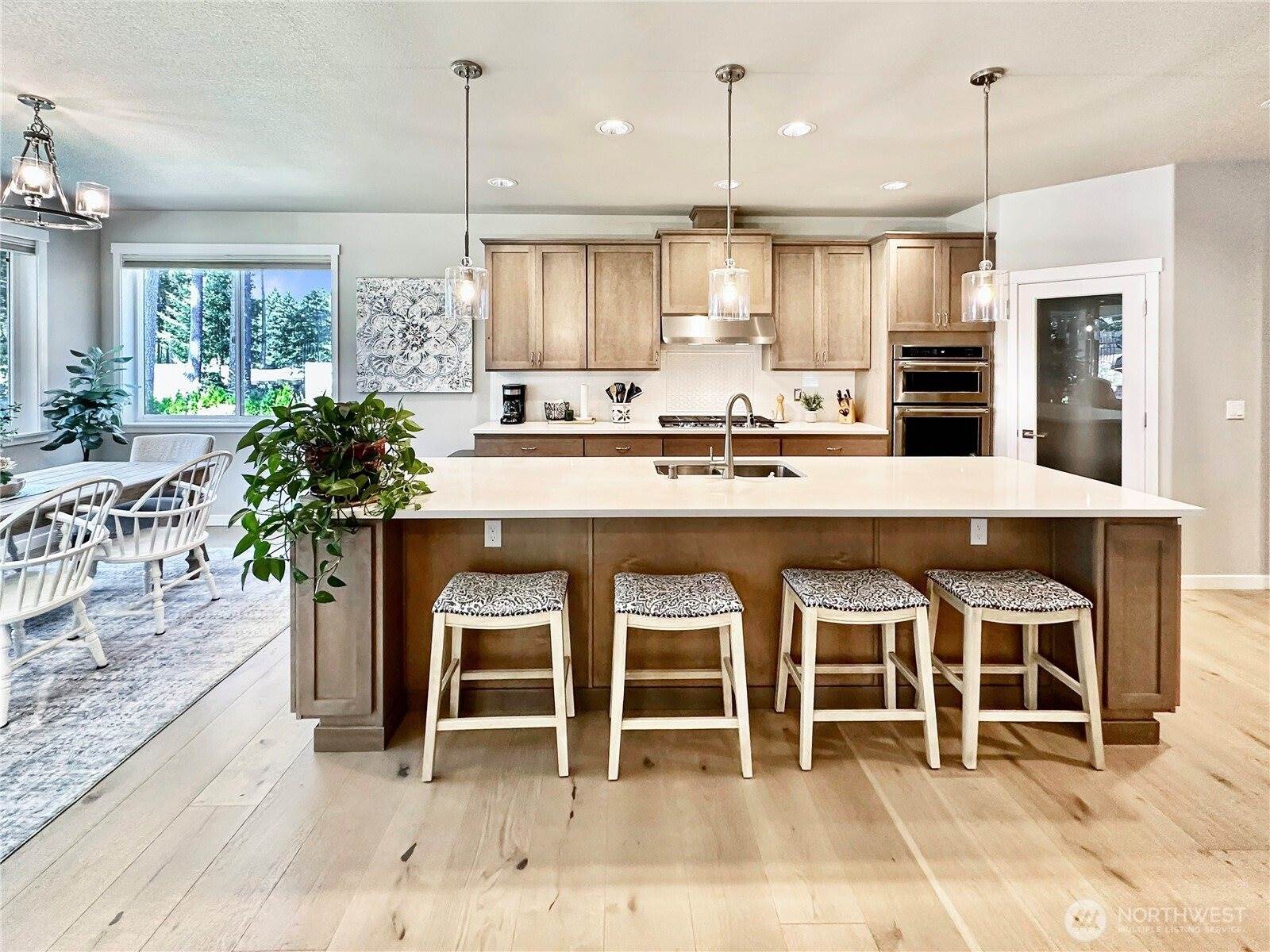 4411 Caddyshack Drive NE, Lacey, WA 98516