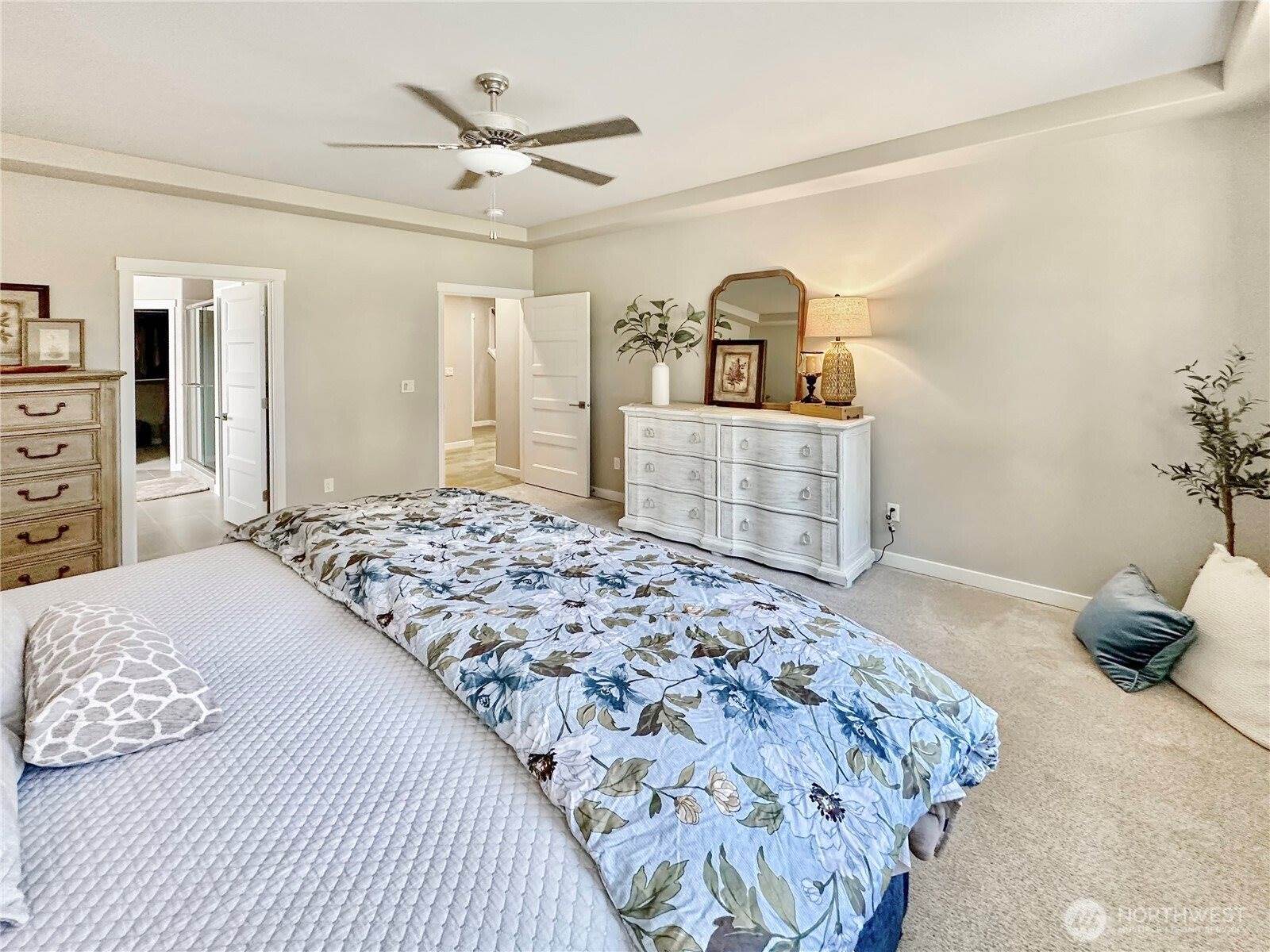 4411 Caddyshack Drive NE, Lacey, WA 98516