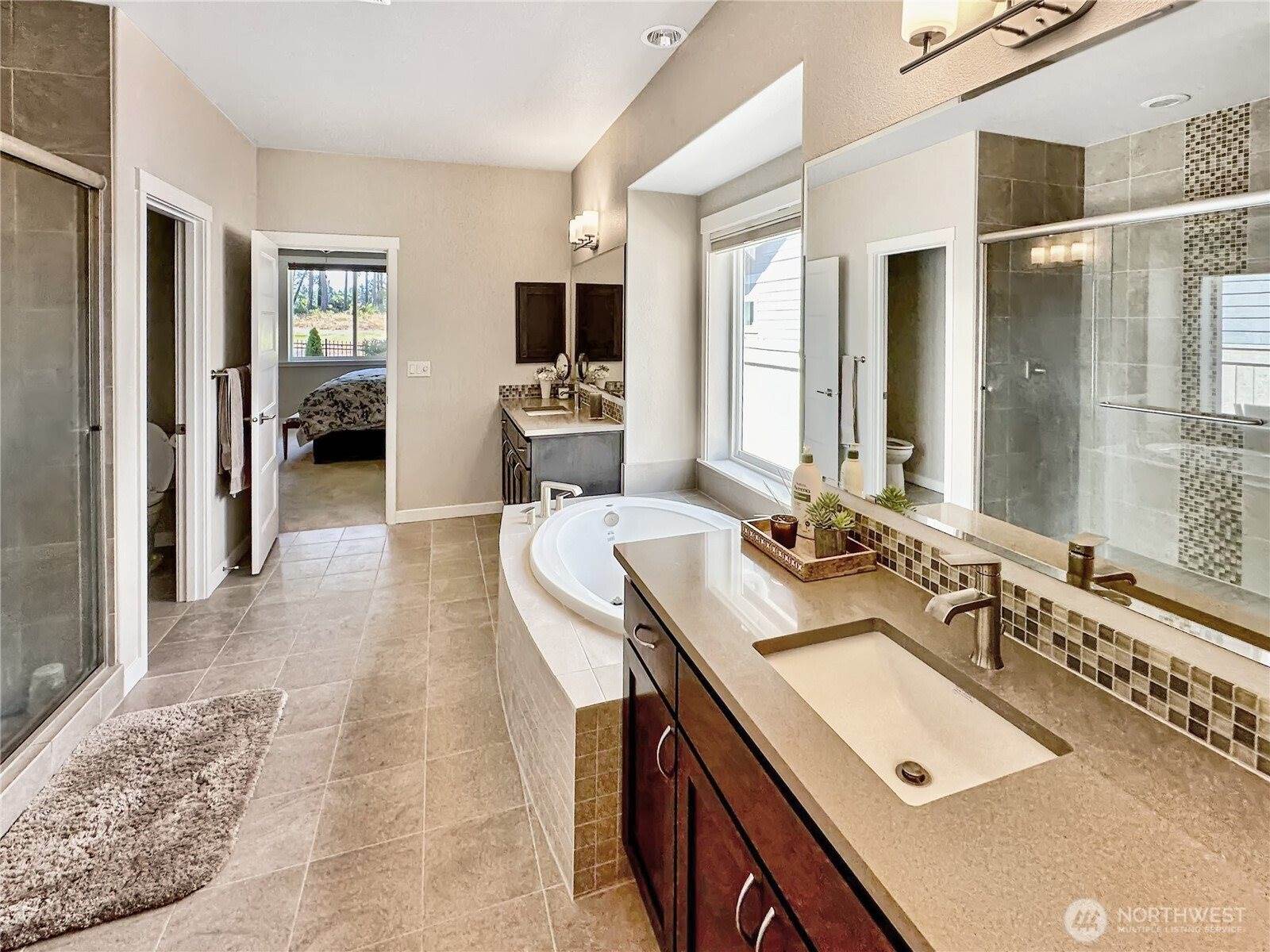 4411 Caddyshack Drive NE, Lacey, WA 98516