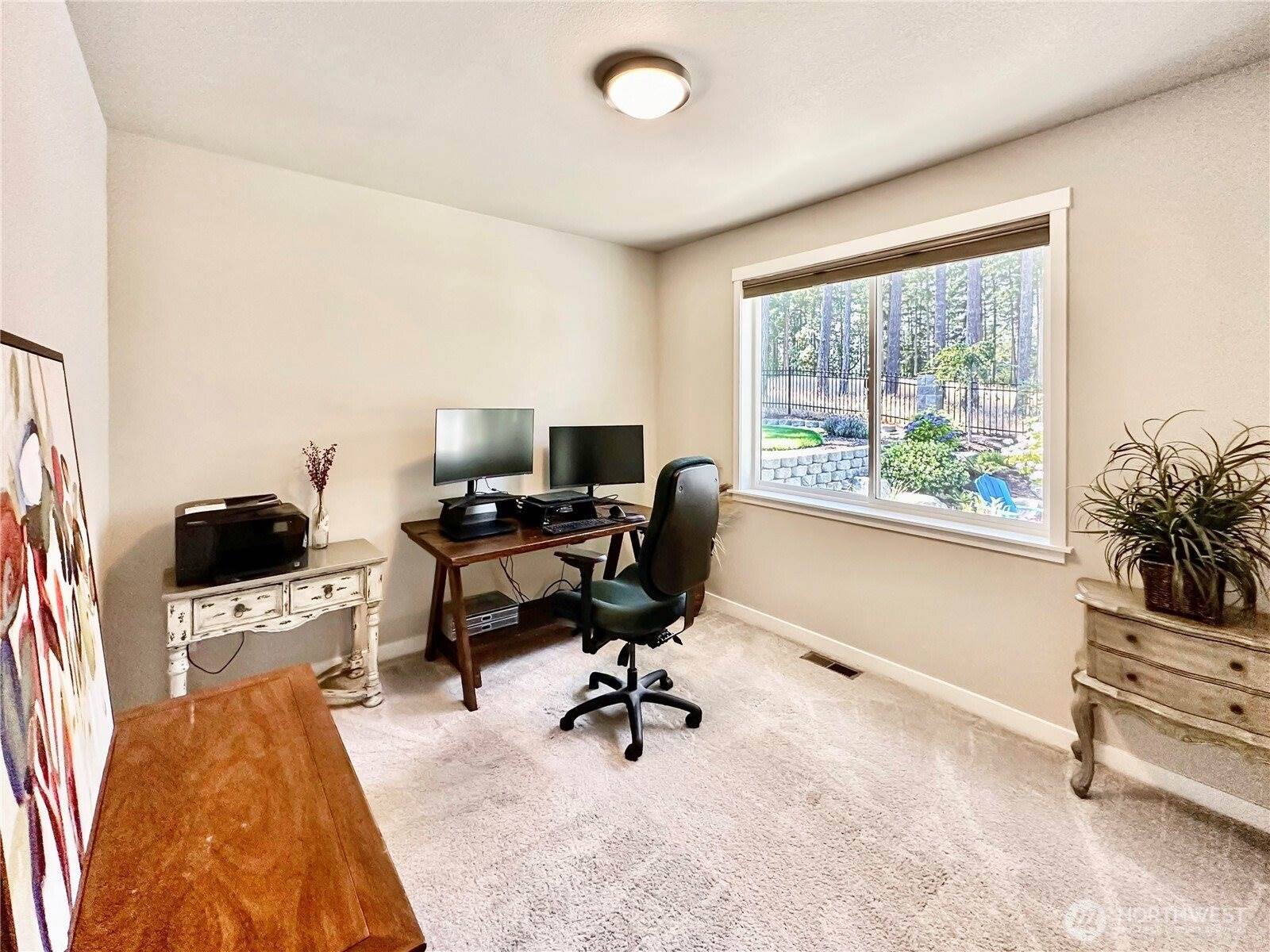 4411 Caddyshack Drive NE, Lacey, WA 98516