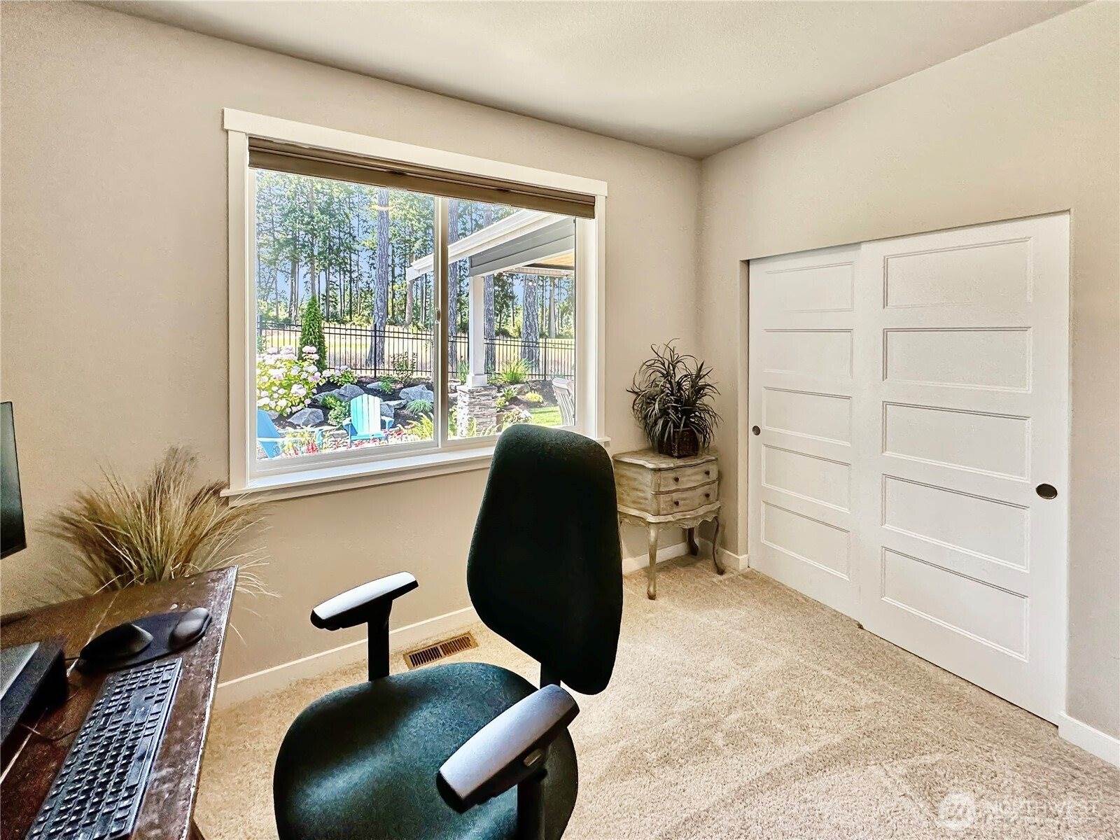 4411 Caddyshack Drive NE, Lacey, WA 98516