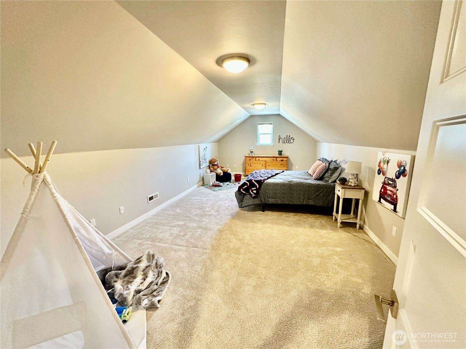 4411 Caddyshack Drive NE, Lacey, WA 98516