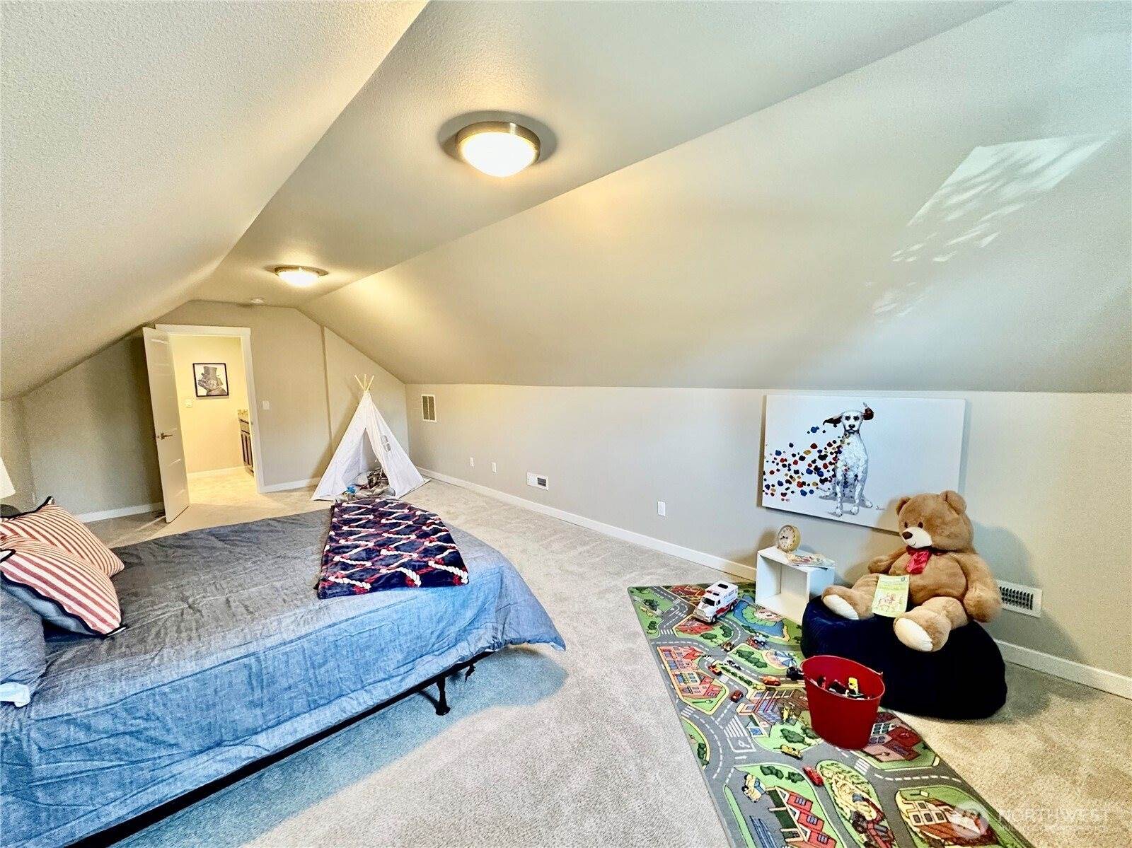 4411 Caddyshack Drive NE, Lacey, WA 98516