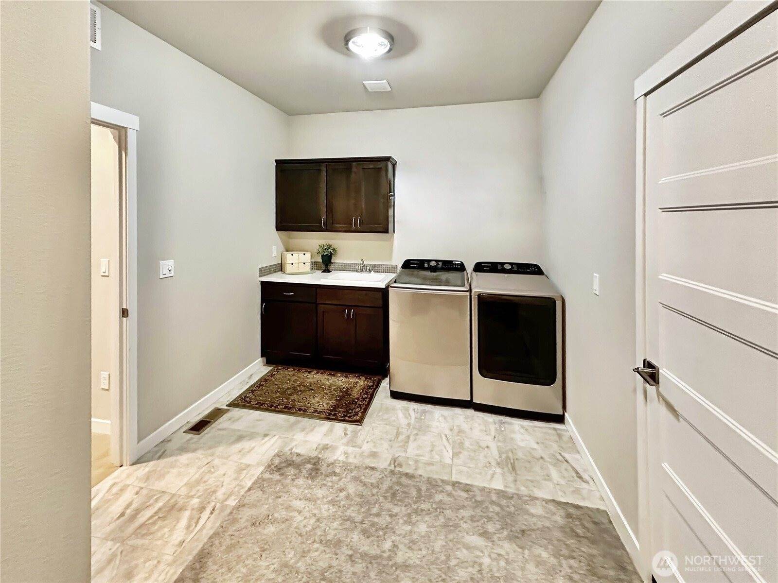 4411 Caddyshack Drive NE, Lacey, WA 98516