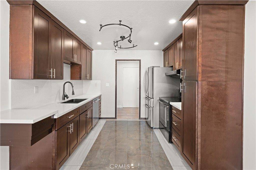 320 East Stocker Street, Glendale, CA 91207