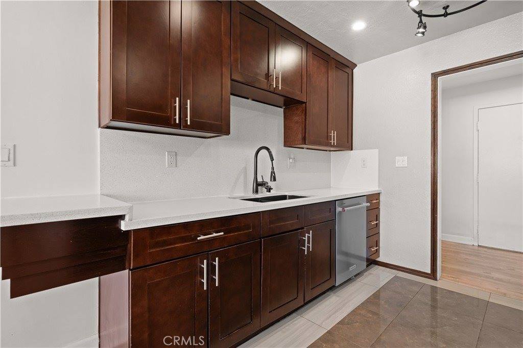 320 East Stocker Street, Glendale, CA 91207