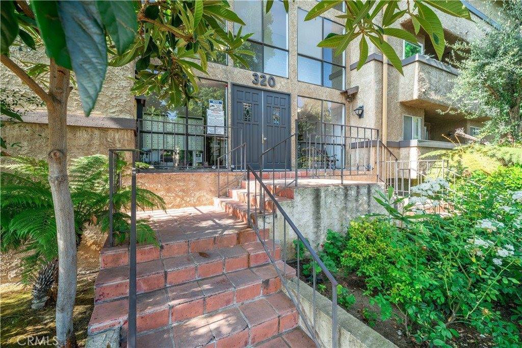 320 East Stocker Street, Glendale, CA 91207