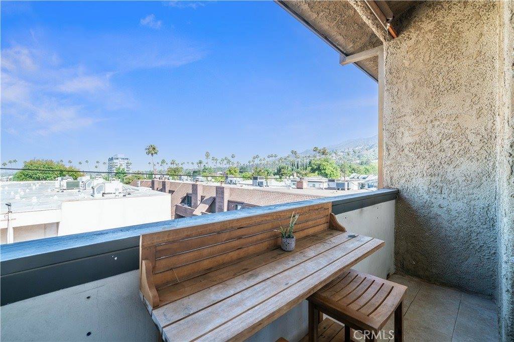 320 East Stocker Street, Glendale, CA 91207