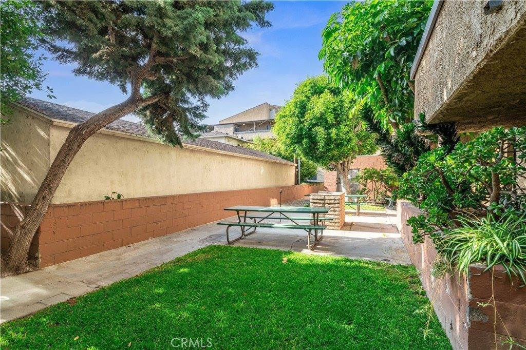 320 East Stocker Street, Glendale, CA 91207