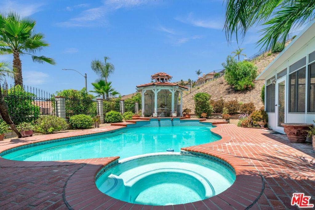 3411 Haven Way, Burbank, CA 91504