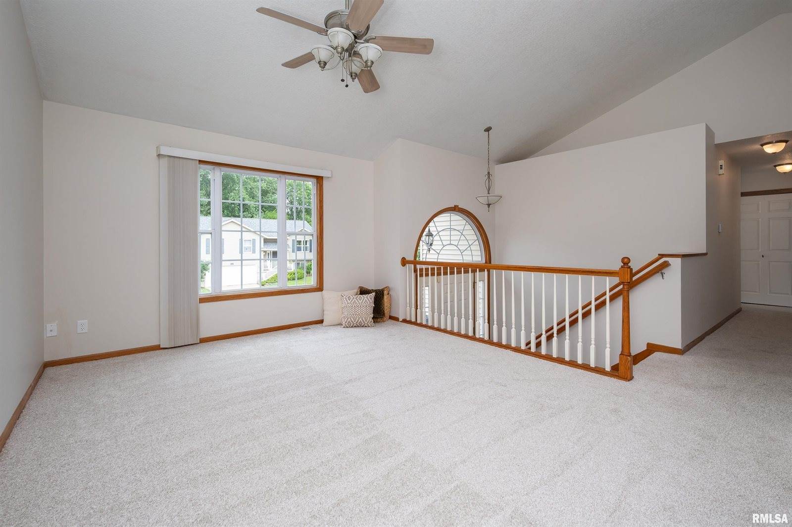 5804 Hillandale Road, Davenport, IA 52806